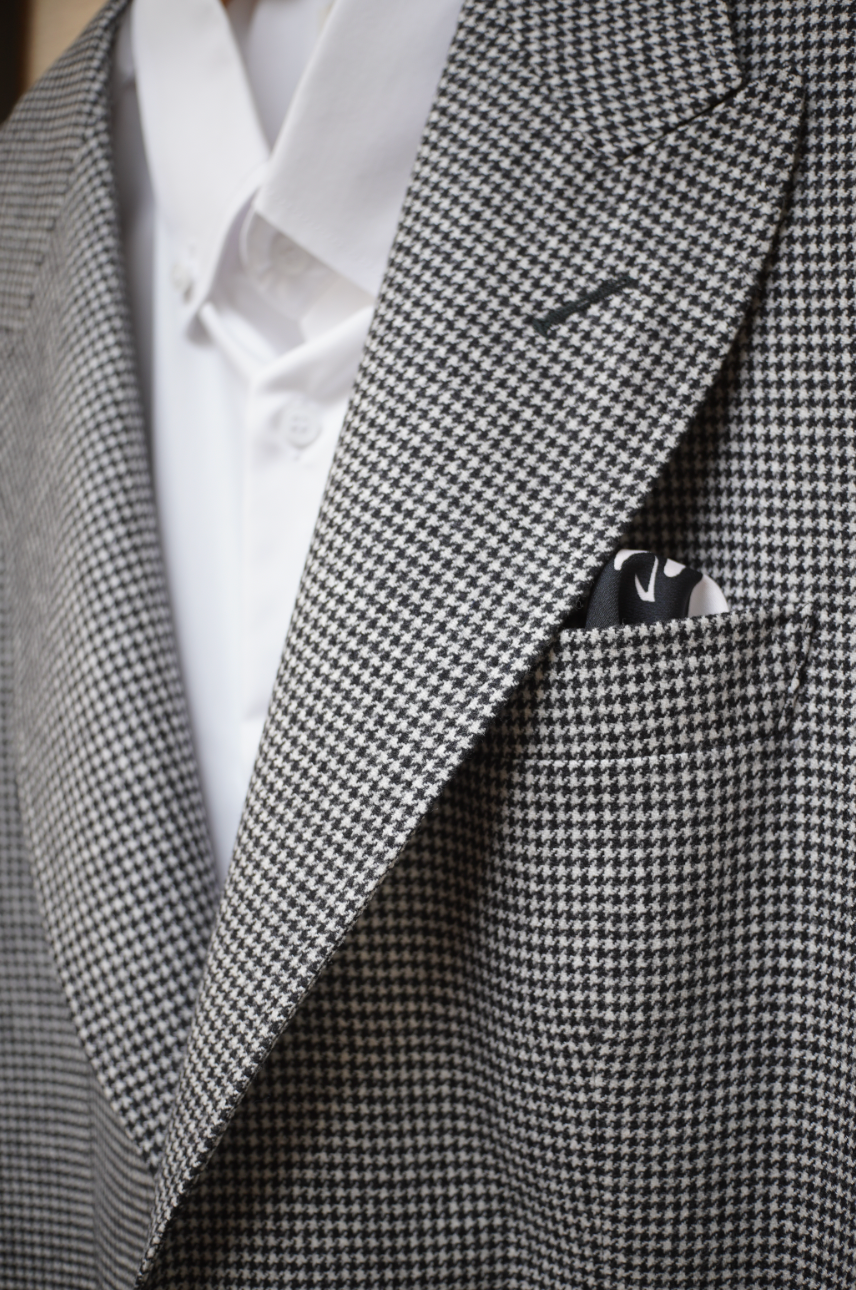Black & White Houndstooth Peak Lapel Sport Coat