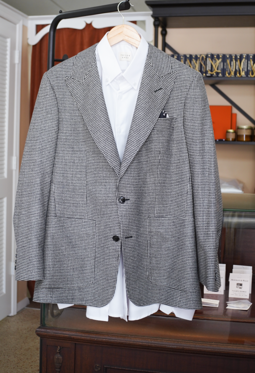 Black & White Houndstooth Peak Lapel Sport Coat